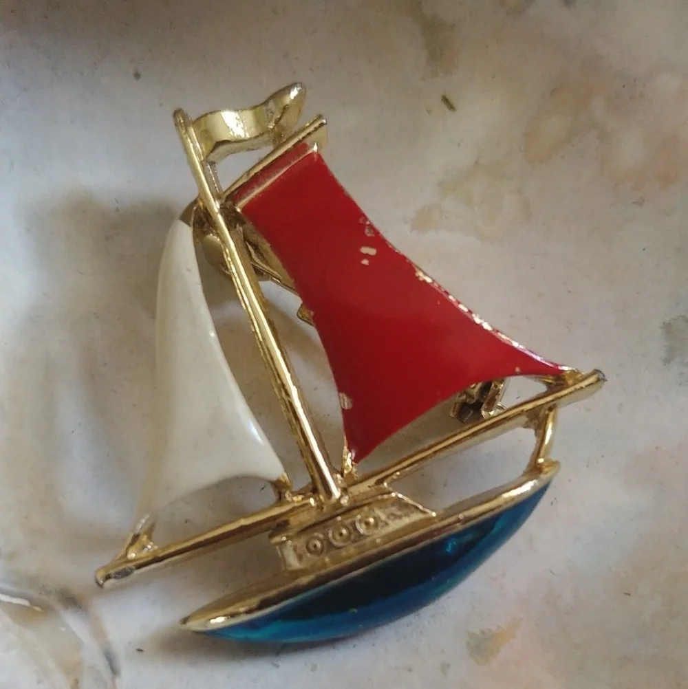 Vintage Gerrys Sailboat Bin Brooch